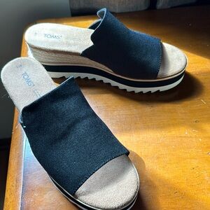Toms wedge slides